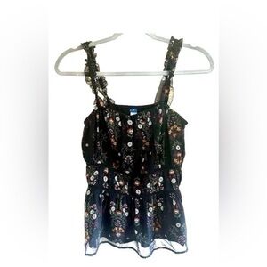 NWOT old navy women’s ruffled tank size M